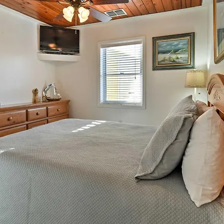 Indian Shores Cottage With Cabana - Steps To Beach!